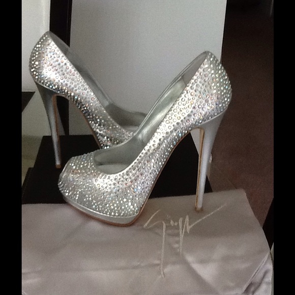 Giuseppe Zanotti Crystal Embellished Peep Toe Pump - Picture 2 of 4