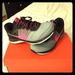 Size 6.5 Nike Dual Fusion