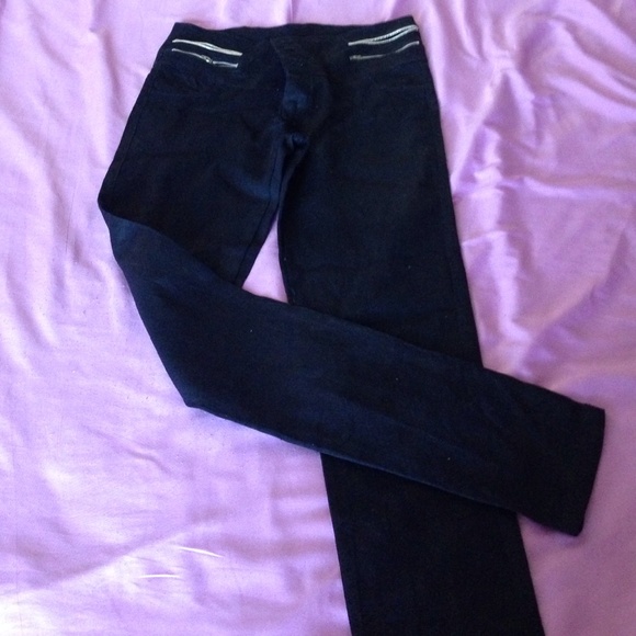 Skinny pants ! Super cute..