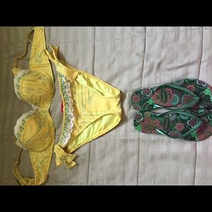 Betsy Johnson bathing suit and Havaianas.