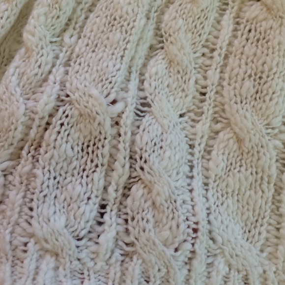 Cozy Abercrombie & Fitch Cablenit Sweater - Picture 2 of 4