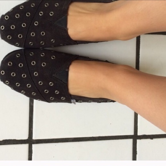Black studded toms