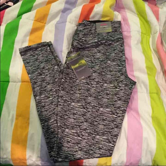 Workout pants, size medium.