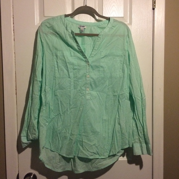 Old navy polka dot textured top