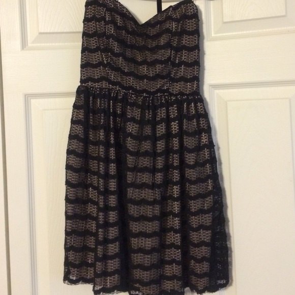 Daytrip Dresses & Skirts - Strapless sweetheart dress