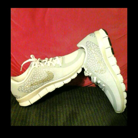 🚫SOLD🚫 White and silver Nike Free 5.0 custom 💎 - Picture 2 of 4