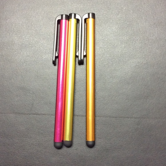 iPad or iPhone stylus.     (L)