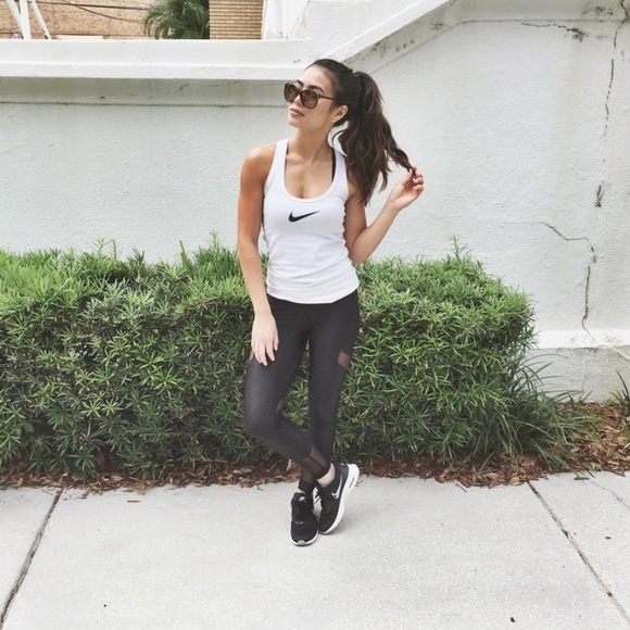 SOLD🚫🚫🚫 Fashionable fit mesh leggings