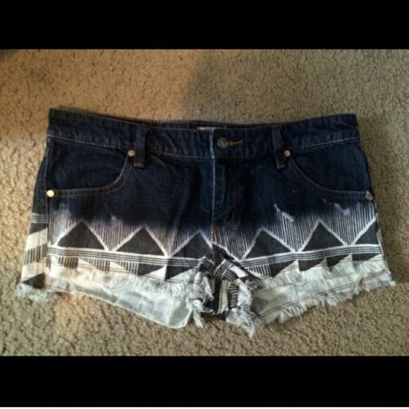 Roxy Patterned Shorts! - Picture 1 of 2