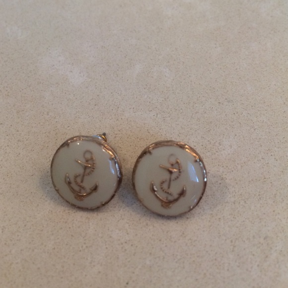 Cutest anchor earrings!