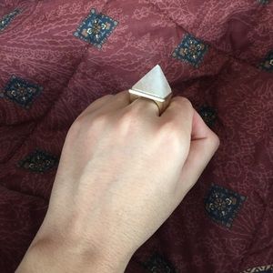 Pyramid ring