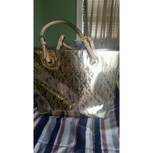 🔴for Meghan! Gold metallic Michael kors
