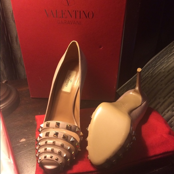 Brand new Valentino heels size 8. - Picture 2 of 4