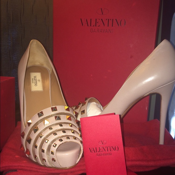 Brand new Valentino heels size 8. - Picture 3 of 4