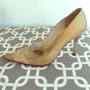 Stuart Weitzman classic gold pumps