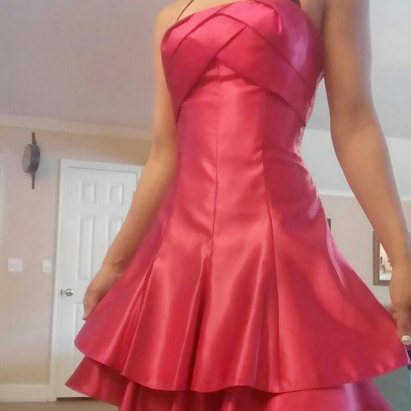 Formal dress - Picture 1 of 2