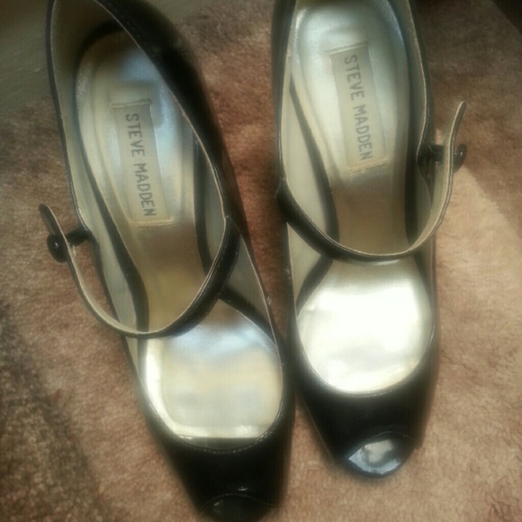 Steve Madden peep toe pump
