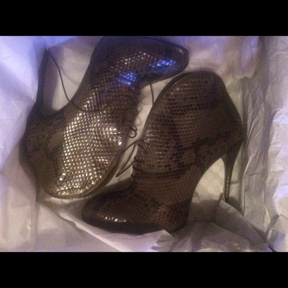 Gucci lace up booties ( python snake) - Picture 3 of 3