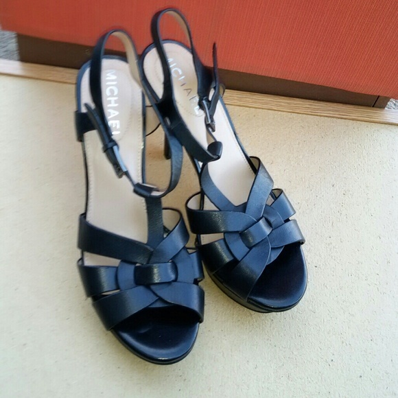 Strap heels - Picture 1 of 3