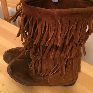 Minnetonka Fringe Tan/Brown Boots