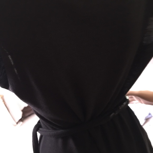 Cute black top - Picture 4 of 4