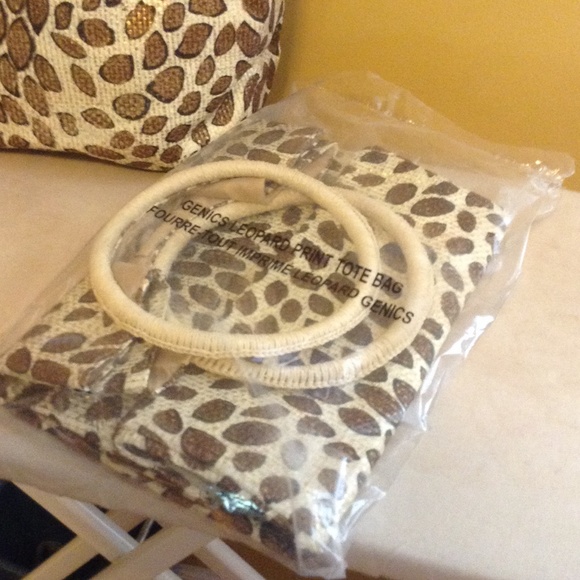 NWT LEOPARD print straw tote bag 18x20 fully lined - Picture 2 of 4