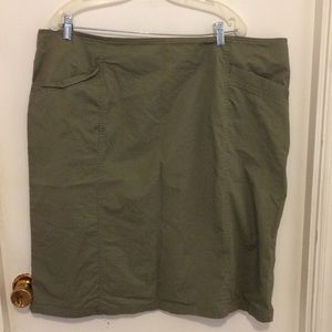 Kneelength green khaki skirt