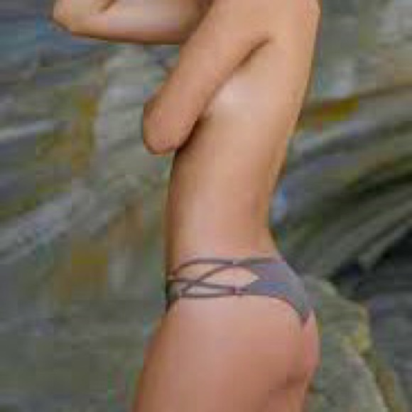 🌺SOLD🌺 Kauai bottom in cape cod fig - Picture 3 of 4