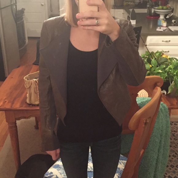 🎉SALE!🎉Alice + Olivia leather jacket size M - Picture 3 of 4