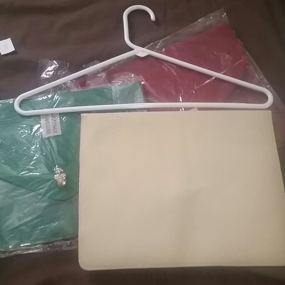 SALE!!!! 1/2 Transparent Skull Clutch - Picture 4 of 4