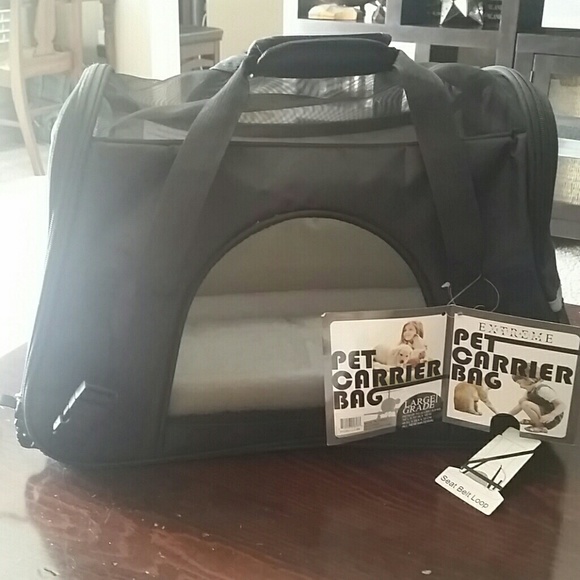 17x13 pet carrier (pets up to 22 lbs) New unused