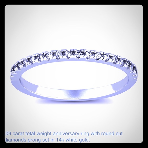 Like new white gold diamond band! 14k stamped.