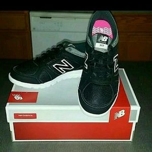 Womens New Balance Size 8.5 wide