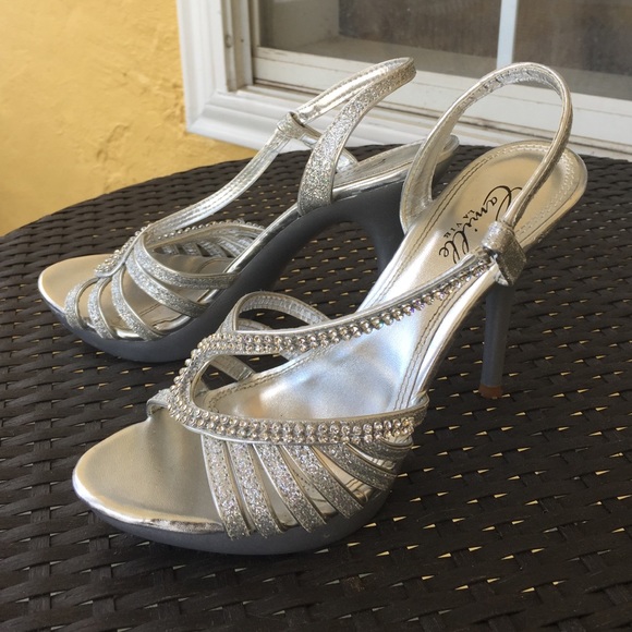 Crystal elegant shoes