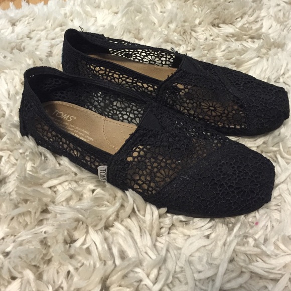 TOMS Shoes - Never worn lace toms