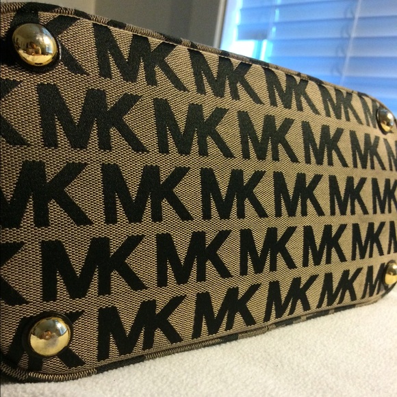 🚫SOLD🚫Authentic Michael Kors Jet Set - Picture 2 of 2