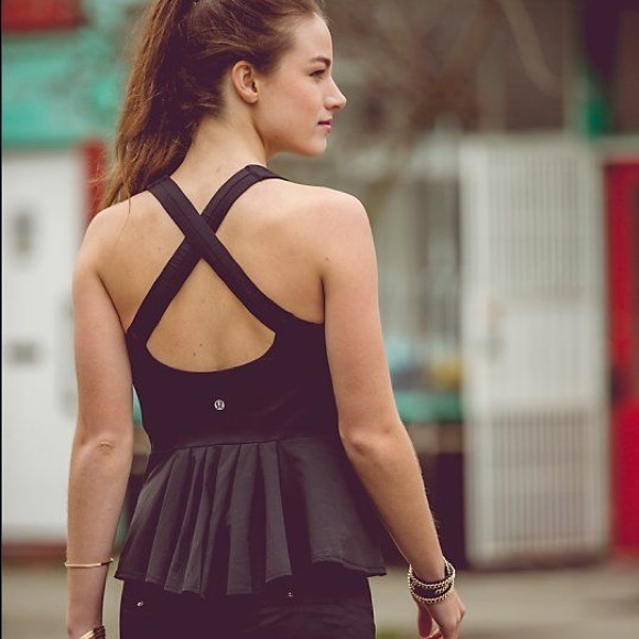 NWOT lululemon peplum tank