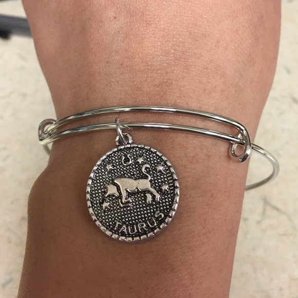 🆕Taurus zodiac bangle