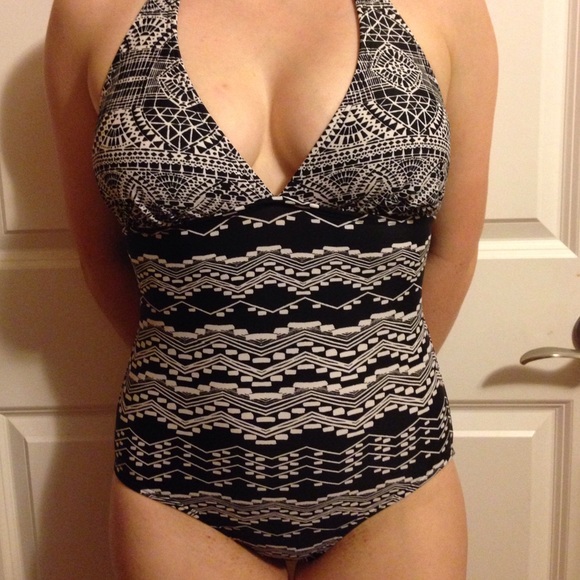 Patterned swimsuit - Picture 2 of 3