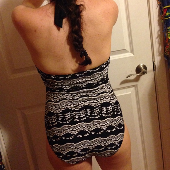 Patterned swimsuit - Picture 3 of 3