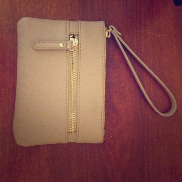 Nude/Taupe wristlet