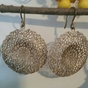 Stella and dot silver lace filagre arrings