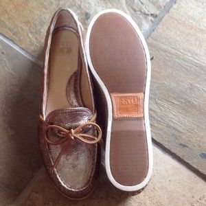 Like new, worn x2  FRYE Metallic Deck Shoe Loafer