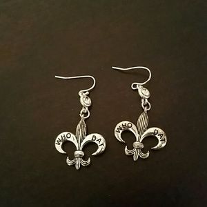 NWOT new Orleans Saints who dat earrings