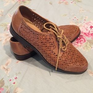 Vintage Lazer Cutout Leather Oxford Shoes