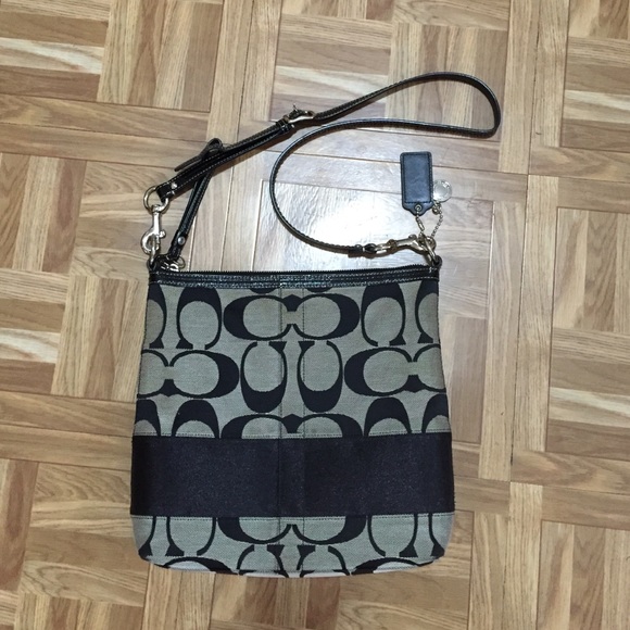 *Sold* Coach cross body bag - Picture 2 of 4
