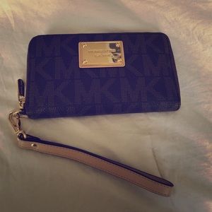 Trading.. Michael Kors wristlet