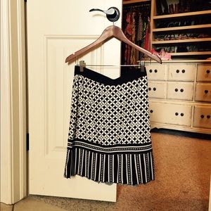 Max Edition cream and black skirt