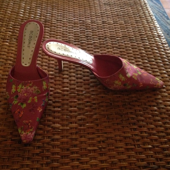 BCBG kitten heel