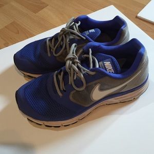 Nike Women's Vomero 8 Tennis Shoe SIZE 9